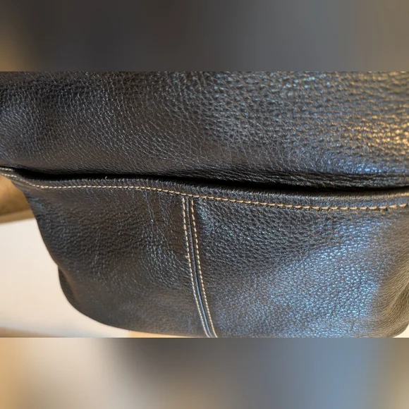 The Sak Elegant Black Leather Shoulder Bag - Picture 9 of 15